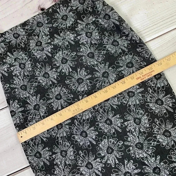 LulaRoe Cassie Black White Floral Size XS - Picture 7 of 8